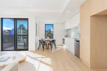 102/2A Te Ara Taurapa, Point Chevalier