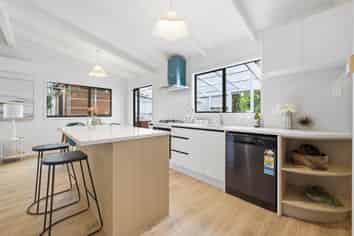 37A Range View Road, Mount Albert