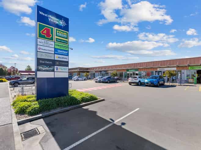 High-performing retail centre in growth location