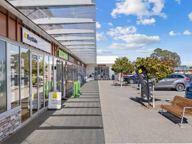 High-performing retail centre in growth location