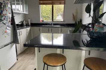 b/4 Colonial Place, Kelvin Grove