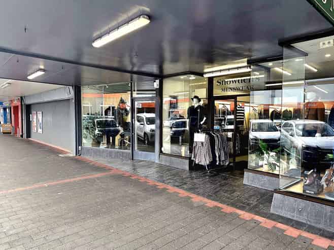 High profile retail location with holding yield