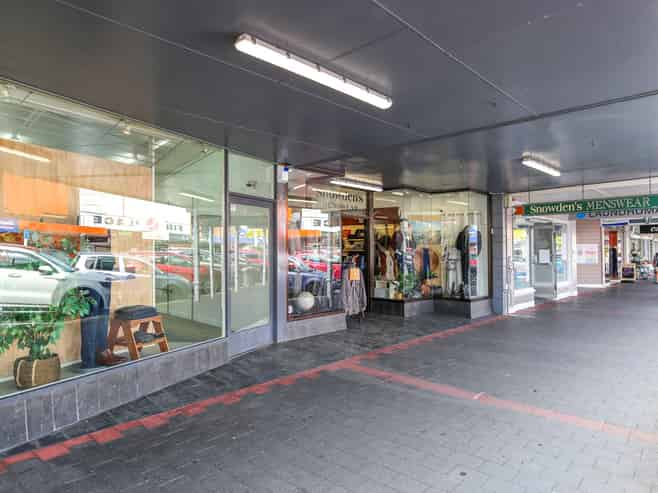High profile retail location with holding yield