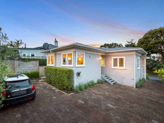 41 Lake Road, Devonport