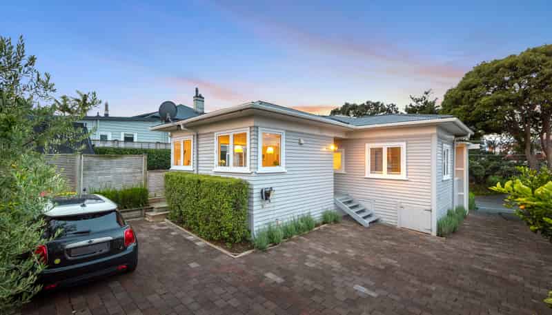 41 Lake Road, Devonport
