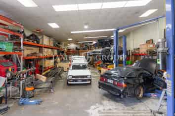 HIGH STUD NEW LYNN UNIT + 6 CARPARKS