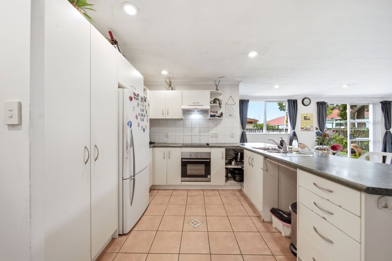 Solid Brick & Tile Home with Space and Comfort - Ansicht 6