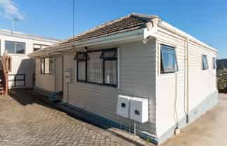 1/235 Titirangi Road, Titirangi