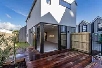 8/5 Ward Street, Addington