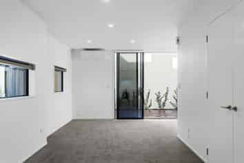 8/5 Ward Street, Addington