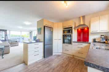 2/21 Oxford Street, West End