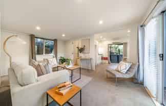 90 Blue Mountains Road, Pinehaven