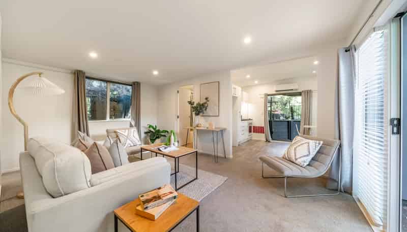 90 Blue Mountains Road, Pinehaven