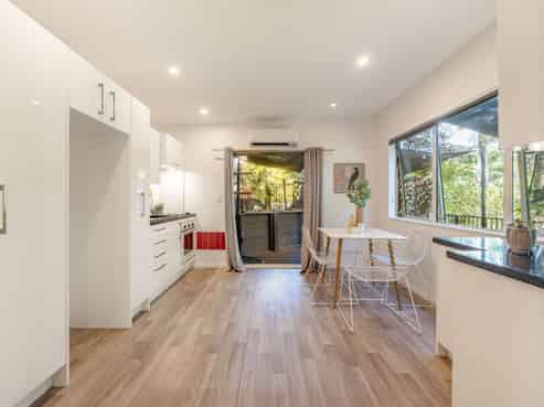 90 Blue Mountains Road, Pinehaven