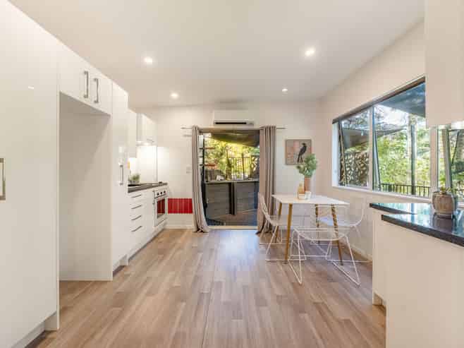 90 Blue Mountains Road, Pinehaven