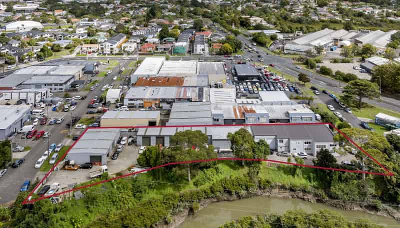 8 Riverbank Road and 7 Cunard Street, New Lynn