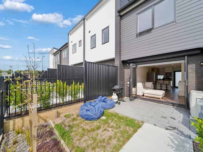 4/3 Firebrick Way, Hobsonville