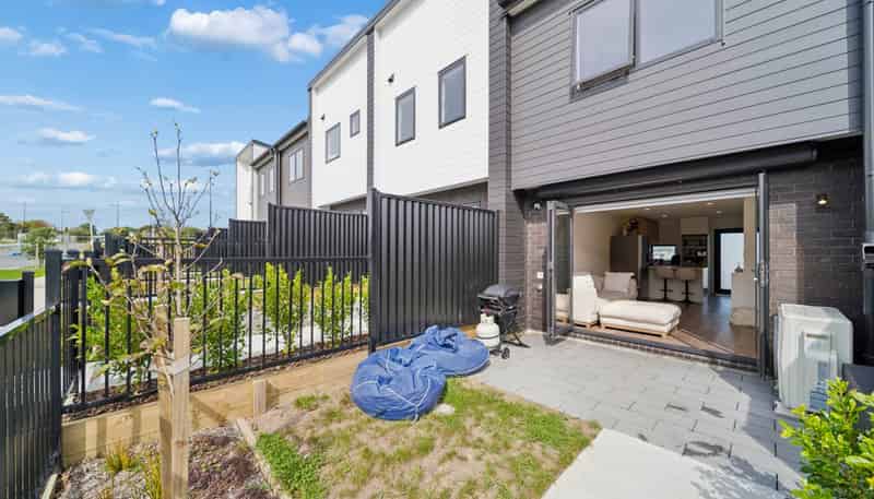 4/3 Firebrick Way, Hobsonville