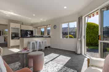 15 Runanga Grove, WAIKANAE