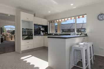 15 Runanga Grove, WAIKANAE