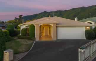 15 Runanga Grove, WAIKANAE