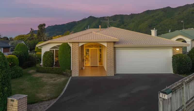 15 Runanga Grove, WAIKANAE