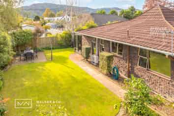 2/54 Heretaunga Square, Silverstream