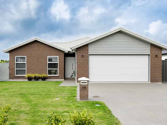 35 Arihi Crescent, Frimley