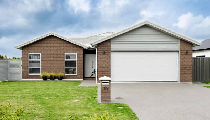 35 Arihi Crescent, Frimley