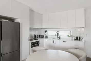 2/14 Eastwood Rise, Browns Bay