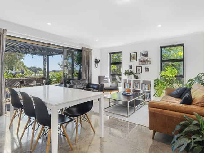 5 Cessna Lane, Glen Avon