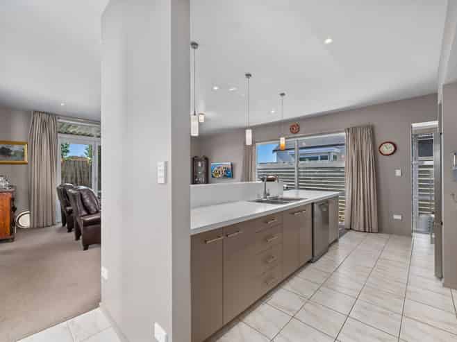 6 Adams Lane, Springlands