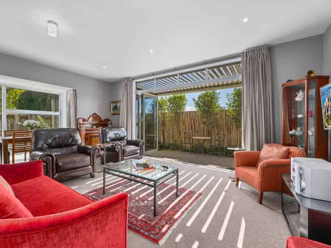 6 Adams Lane, Springlands