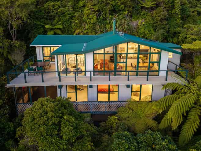 42 Ferry Road, Days Bay, Eastbourne