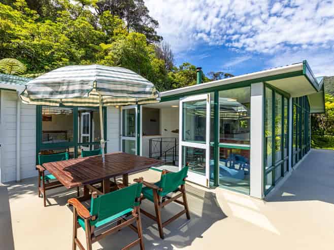 42 Ferry Road, Days Bay, Eastbourne