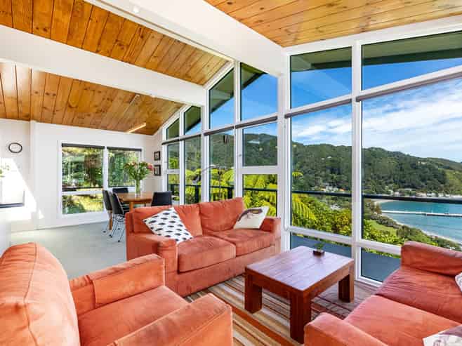 42 Ferry Road, Days Bay, Eastbourne