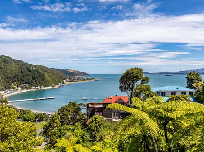 42 Ferry Road, Days Bay, Eastbourne