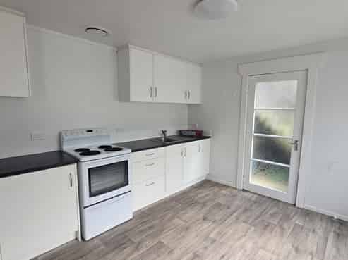 3 Maarama Cres (Top Flat), Aro Valley