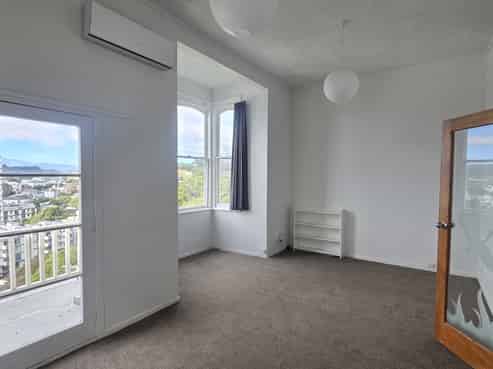 3 Maarama Cres (Top Flat), Aro Valley