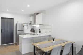5/694 Whangaparaoa Road, Stanmore Bay