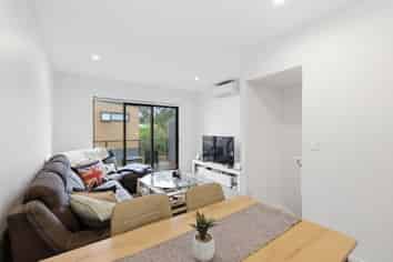 5/694 Whangaparaoa Road, Stanmore Bay