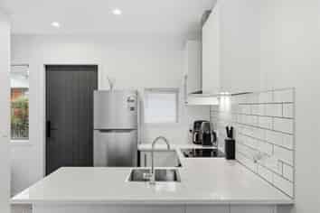 5/694 Whangaparaoa Road, Stanmore Bay