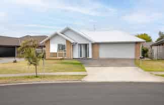 17 Teatree Close, Huntington