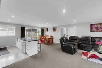 17 Teatree Close, Huntington