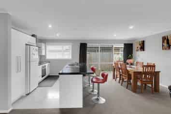 17 Teatree Close, Huntington