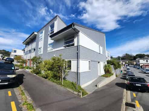 1/24 Princess Terrace, Newtown