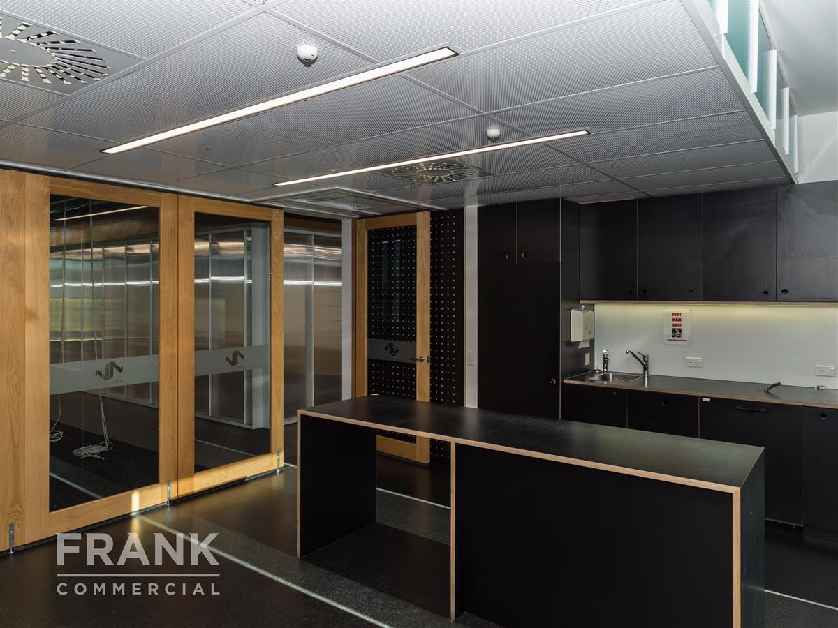 Landmark Office with Existing Fit-Out - Aanzicht 6