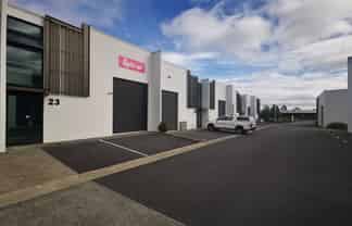 Prime 170sqm industrial for lease in Albany