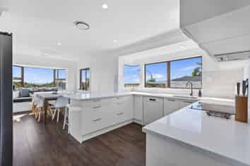 816 Papamoa Beach Road, Papamoa