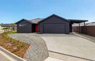 4 Louden Place, Wakefield